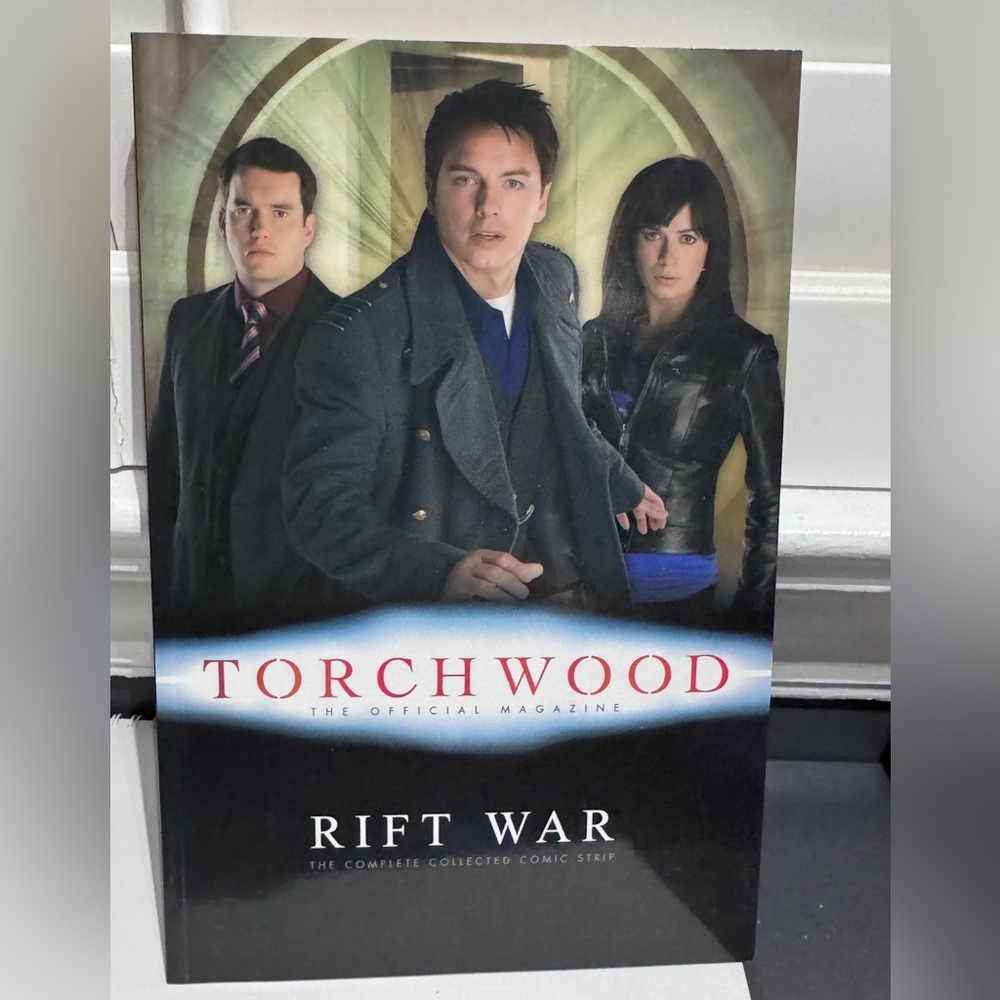 🚀🌌 Vintage Torchwood: Rift War — Action-Packed Graphic Novel Adventure! 🌌🚀